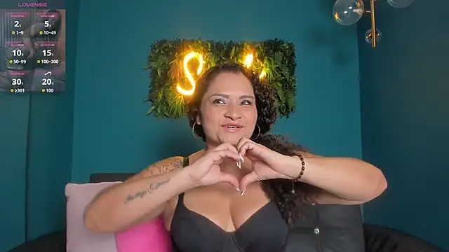 Snapshot of Nataliescott chatting on December 2025 03:45:02 AM Nataliescott online show from December 2025 03:45:02 AM