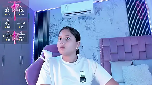 Snapshot of Laly_Cherry_ chatting on October 2025 12:25:01 PM Laly Cherry online show from October 2025 12:25:01 PM