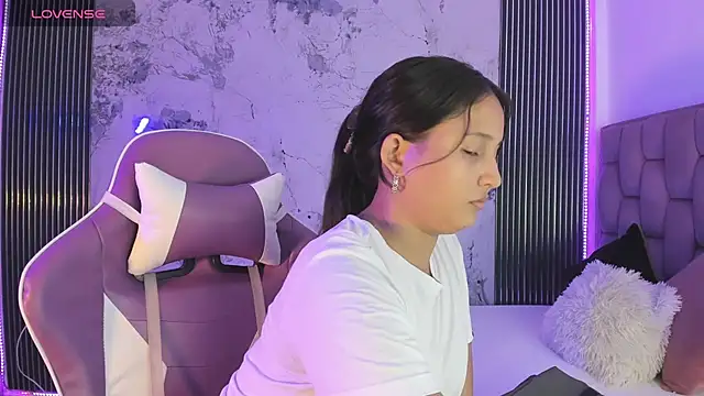 Snapshot of Laly_Cherry_ chatting on October 2025 12:38:01 PM Laly Cherry online show from October 2025 12:38:01 PM