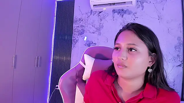 Snapshot of Laly_Cherry_ chatting on October 2025 12:39:02 PM Laly Cherry online show from October 2025 12:39:02 PM