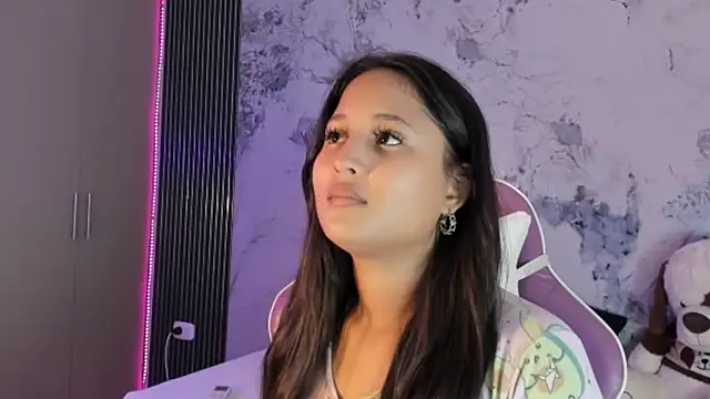 Snapshot of Laly_Cherry_ chatting on October 2025 12:44:02 PM Laly Cherry online show from October 2025 12:44:02 PM