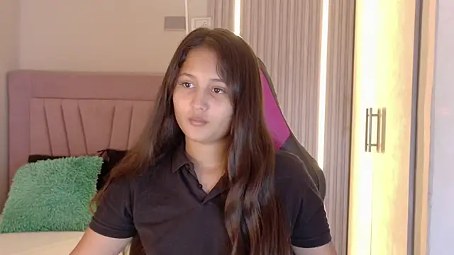 Snapshot of Laly_Cherry_ chatting on November 2025 12:26:01 PM Laly Cherry online show from November 2025 12:26:01 PM