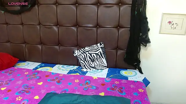 juliana soto1 online show from October 2025 01:44:01 PM