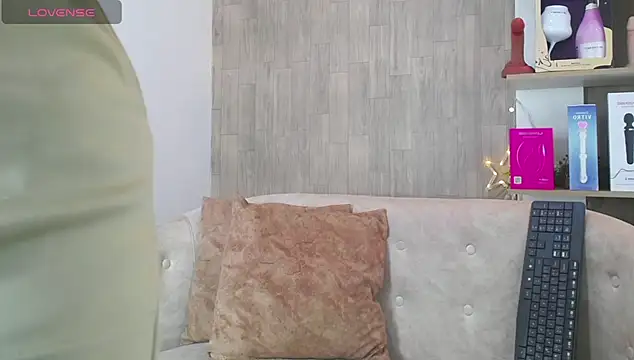 cortney tayler online show from November 2025 07:02:02 PM