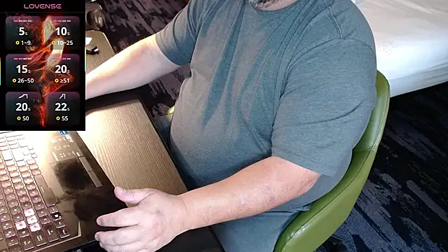 Snapshot of big_teddy98 chatting on October 2025 06:06:02 PM big teddy98 online show from October 2025 06:06:02 PM