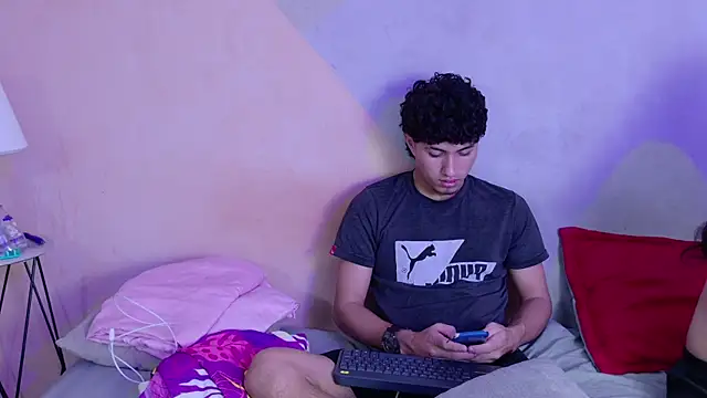 Snapshot of Laura_and_Kevin chatting on September 2025 02:17:02 PM Laura and Kevin online show from September 2025 02:17:02 PM