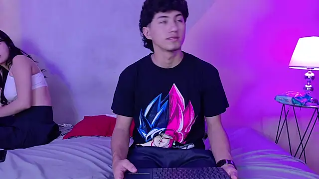 Snapshot of Laura_and_Kevin chatting on September 2025 01:33:02 PM Laura and Kevin online show from September 2025 01:33:02 PM