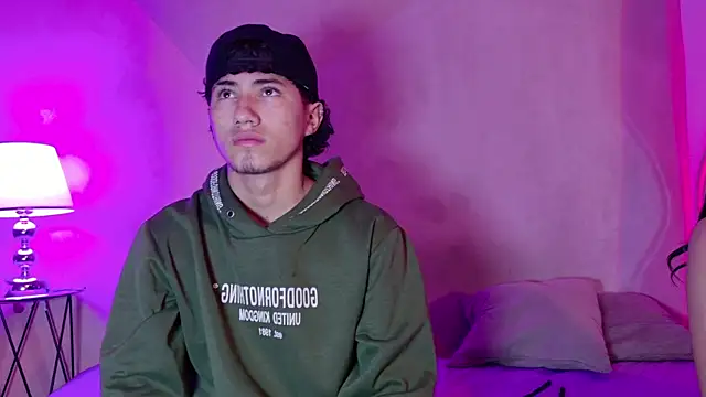 Snapshot of Laura_and_Kevin chatting on September 2025 01:55:01 PM Laura and Kevin online show from September 2025 01:55:01 PM