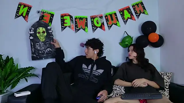 Snapshot of Laura_and_Kevin chatting on October 2025 03:31:02 PM Laura and Kevin online show from October 2025 03:31:02 PM