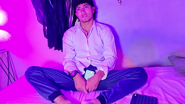 Snapshot of Laura_and_Kevin chatting on October 2025 01:23:02 PM Laura and Kevin online show from October 2025 01:23:02 PM