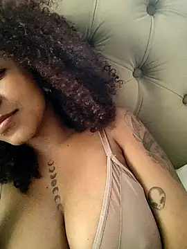 Snapshot of kdfoxxx chatting on September 2025 07:07:02 PM kdfoxxx online show from September 2025 07:07:02 PM