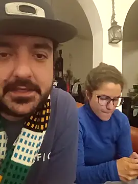 CasalTopaTudo online show from September 2025 10:45:02 PM