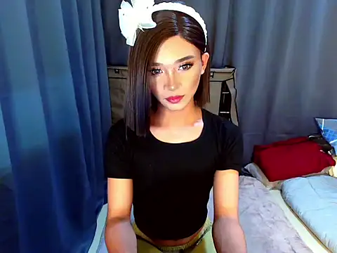 Snapshot of Petite_HugeCock chatting on December 2025 06:46:02 PM Petite HugeCock online show from December 2025 06:46:02 PM