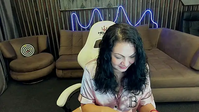 IrisMoonn online show from September 2025 06:33:01 PM