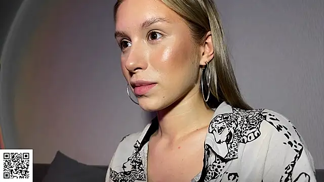 Snapshot of ElysiaXo chatting on October 2025 09:36:02 PM ElysiaXo online show from October 2025 09:36:02 PM