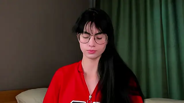 ArlineJanik online show from September 2025 11:32:02 AM