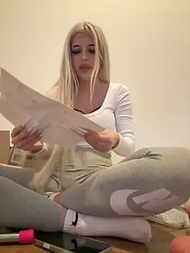 Steffi Snowbunny online show from September 2025 02:18:02 PM