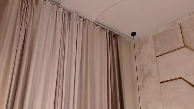 Olivia Mourr online show from October 2025 06:39:02 PM