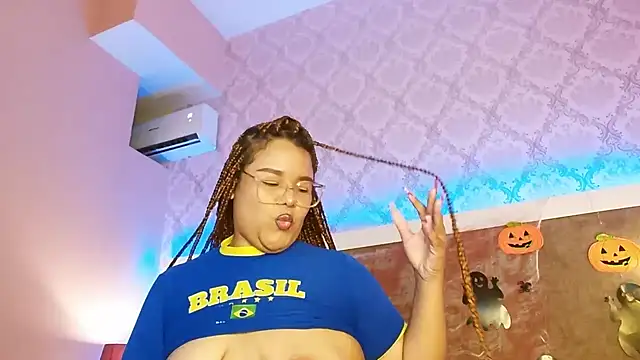 NicolBonnie online show from October 2025 07:41:01 PM