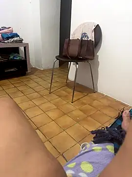 Snapshot of SecretBrunette chatting on October 2025 05:05:02 AM SecretBrunette online show from October 2025 05:05:02 AM