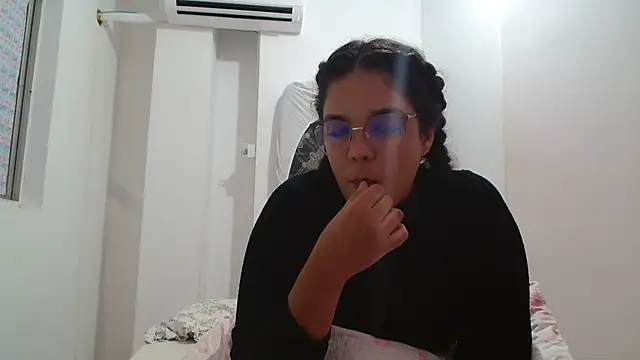 Snapshot of SecretBrunette chatting on November 2025 05:07:02 AM SecretBrunette online show from November 2025 05:07:02 AM