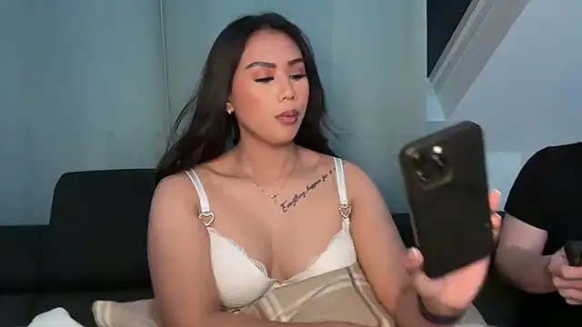 Snapshot of EclipseX_ chatting on November 2025 11:21:02 PM EclipseX online show from November 2025 11:21:02 PM