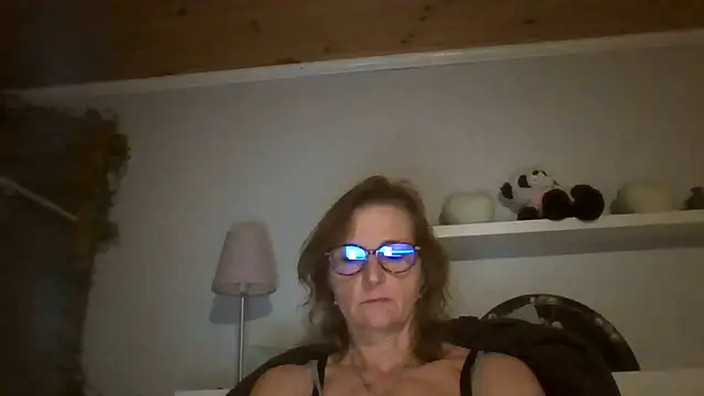 Snapshot of Valinella chatting on October 2025 05:53:02 PM Valinella online show from October 2025 05:53:02 PM