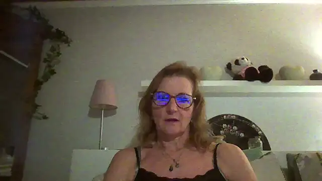 Snapshot of Valinella chatting on December 2025 07:45:02 PM Valinella online show from December 2025 07:45:02 PM