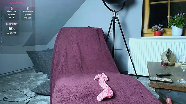 Snapshot of SashaSilk chatting on October 2025 12:26:01 AM SashaSilk online show from October 2025 12:26:01 AM