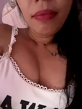 Bear-cute00 online show from September 2025 06:46:01 AM