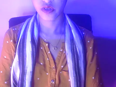 Ayesha Mo online show from September 2025 01:44:02 PM