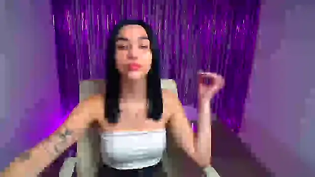 Snapshot of Bella_Night4 chatting on October 2025 06:10:02 AM Bella Night4 online show from October 2025 06:10:02 AM