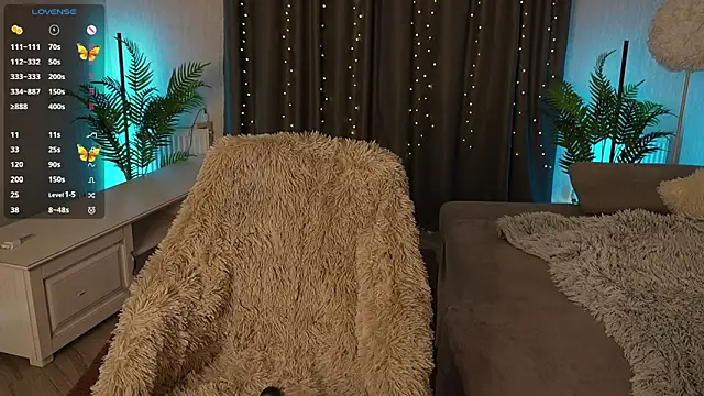 ValenciiaQ online show from October 2025 07:11:01 PM