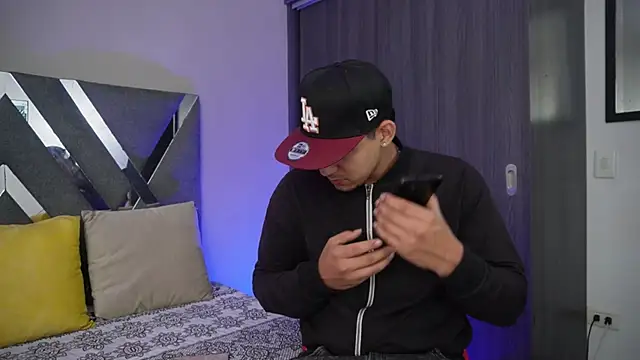 massimo vidal  online show from October 2025 01:00:02 PM