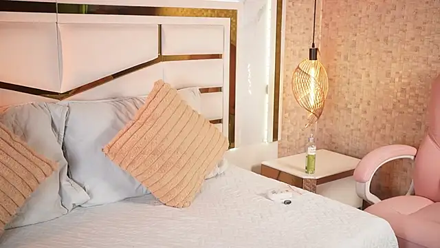 Snapshot of annie_sm chatting on October 2025 07:11:02 PM annie sm online show from October 2025 07:11:02 PM