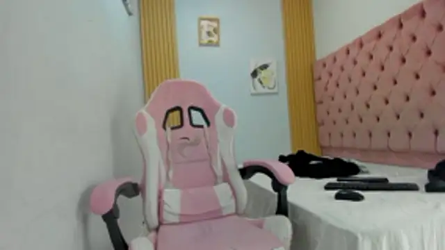 Jax Maliq online show from October 2025 02:12:01 AM