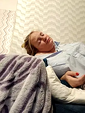 Snapshot of LeoGirlOh chatting on September 2025 10:10:02 PM LeoGirlOh online show from September 2025 10:10:02 PM