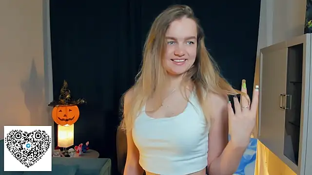 Snapshot of KerenFurguson chatting on October 2025 07:48:02 PM KerenFurguson online show from October 2025 07:48:02 PM