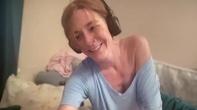 lookitsmay online show from September 2025 04:32:02 PM