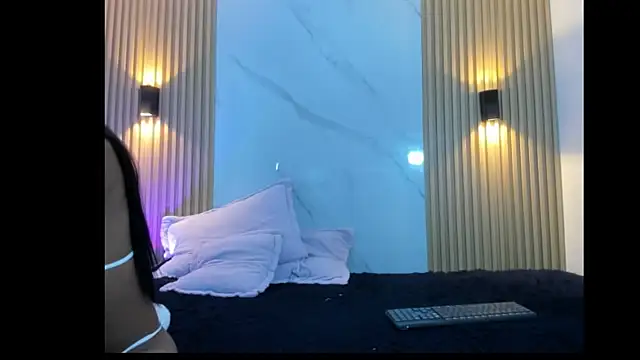 Snapshot of Valentinaliux_ chatting on October 2025 09:26:02 PM Valentinaliux online show from October 2025 09:26:02 PM