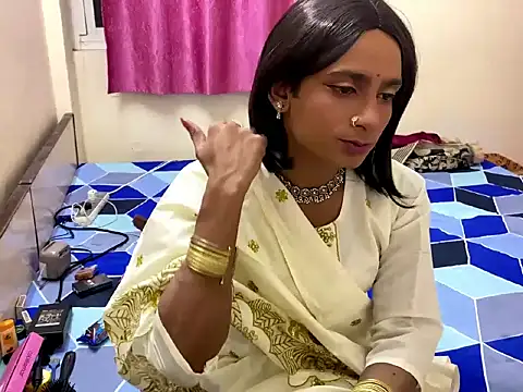 LuvLayla online show from October 2025 06:21:01 PM