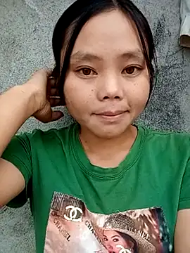 Snapshot of omiu-baby chatting on October 2025 01:49:02 AM omiu-baby online show from October 2025 01:49:02 AM