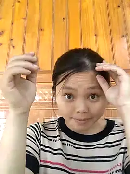 Snapshot of omiu-baby chatting on October 2025 05:08:01 AM omiu-baby online show from October 2025 05:08:01 AM