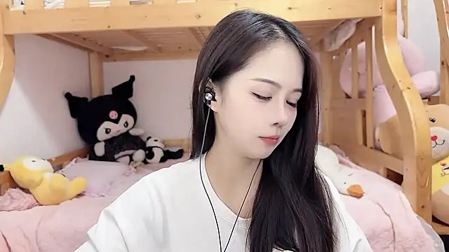 Snapshot of Sue101010 chatting on October 2025 06:17:01 PM Sue101010 online show from October 2025 06:17:01 PM