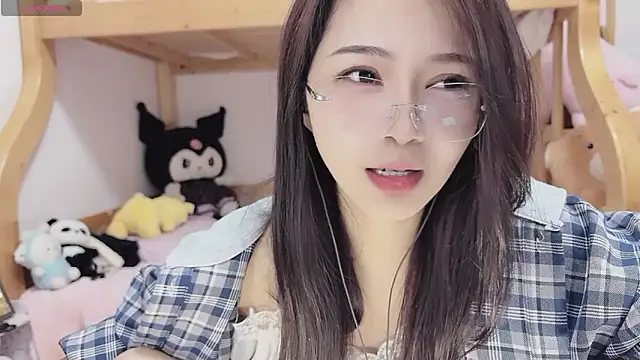 Snapshot of Sue101010 chatting on October 2025 01:22:02 PM Sue101010 online show from October 2025 01:22:02 PM