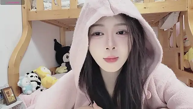 Snapshot of Sue101010 chatting on October 2025 12:38:02 PM Sue101010 online show from October 2025 12:38:02 PM