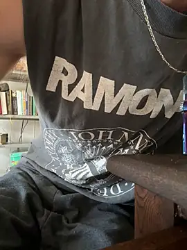 Snapshot of hungspundick1 chatting on November 2025 05:14:01 PM hungspundick1 online show from November 2025 05:14:01 PM