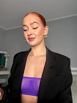 LittleFox    online show from October 2025 07:06:01 AM