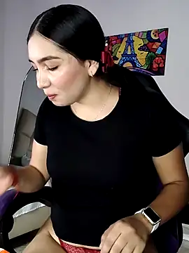 laura  carmona online show from September 2025 12:09:02 PM