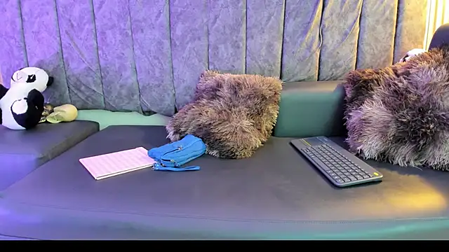 Snapshot of Rowan_Mills chatting on October 2025 08:18:02 PM Rowan Mills online show from October 2025 08:18:02 PM